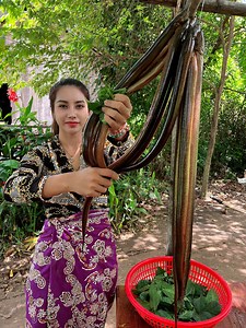 2.2M views · 27K reactions |  Elevate your mealtime with the joy of eel curry. It's a comforting delight that will make your dinner a truly memorable occasion. ️️ #MemorableOccasion | Oh Food | Facebook