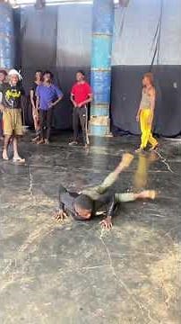 Contortionist Performs Breathtaking Tricks - 1291472