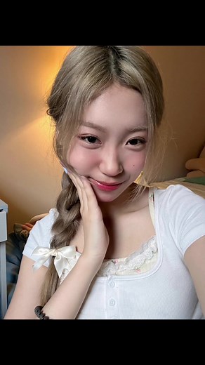 10 Selfie Poses and Photo Ideas for Stunning Pictures