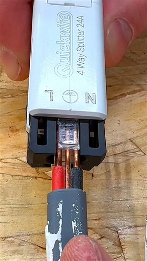 Need to extend or split a circuit in seconds? The Quickwire 4 Way Splitter makes it lightning fast. ⚡ In this video, we show you exactly how to connect and use this compact, maintenance-free junction box - perfect for extending power circuits, adding spurs, or distributing supply. Learn More 👉 https://hub.efixx.co.uk/QuickwireConnectors ✅ 4 inputs/outputs, all connected together ✅ Push-in Quickwire technology - no fiddling with screws ✅ Fits through a 30 mm hole for tight spaces #Quickwire #Ele