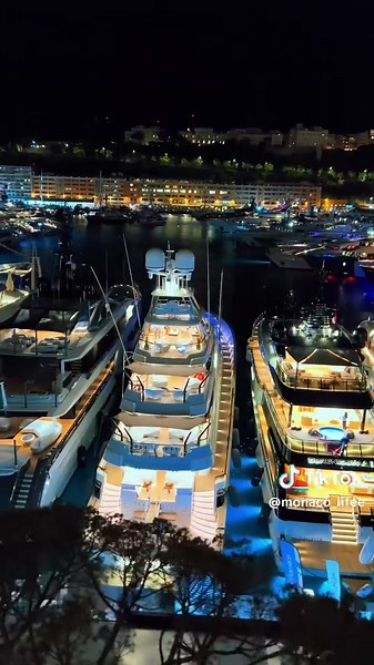 Luxurious Lifestyle in Monaco: Life on a Yacht