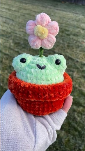 Crochet Frog Pattern In The Works! #crochetartist