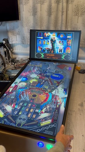 Virtual pinball cabinet build - stage #1! Testing screen layouts and buttons