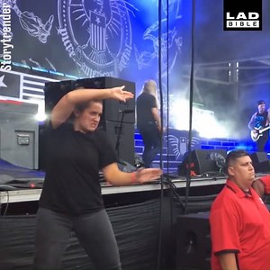 This sign language interpreter at a Lamb of God concert is incredibly passionate 🤘🏻😂 | LADbible