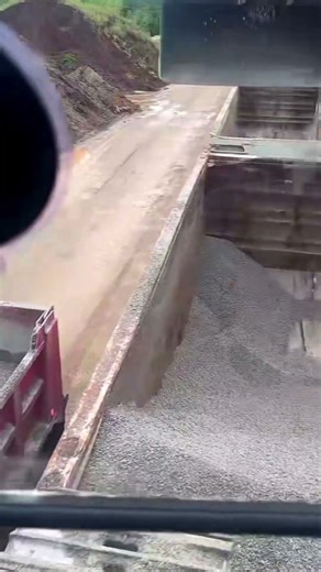 Excavator Unloading Train