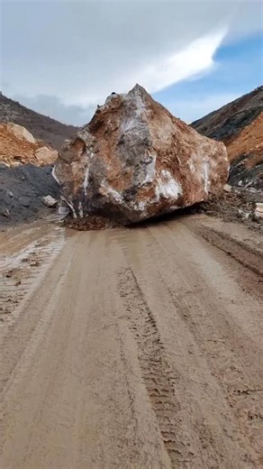 Congo Trading Parts on Instagram: "Unleashing raw power! This Cat D10T dozer makes light work of a truly massive rock, reshaping the landscape with incredible force. Welcome to Congo Trading Parts. Located in the heart of Pointe Noire, we specialize in providing high-quality heavy equipment and machine spare parts. Our commitment to excellence ensures that you find everything you need under one roof. Whether you’re in construction, mining, or any industry requiring robust machinery, our extensiv