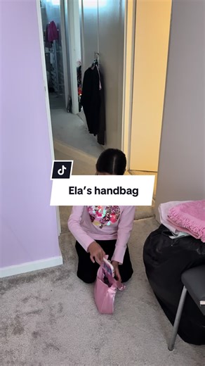 Exploring Ela’s Cute Handbag for Auntie Mine's Birthday