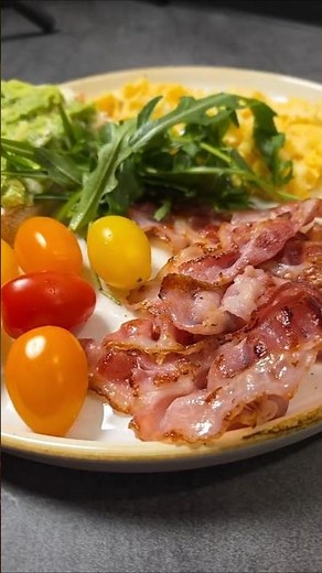 The Perfect Scrambled Eggs & Crispy Bacon Breakfast in 15 minutes