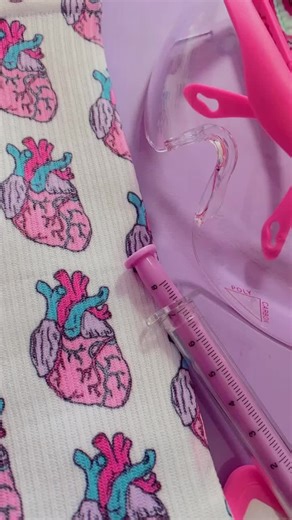 Videos de NURSES STORE COLOMBIA (@nursesstorecolombia) con “Sobreviví Otra Navidad - HCTM”