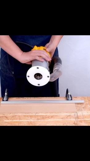 Adjustable router jig for square holes or recesses (jisaku) | Japanese woodworking skills