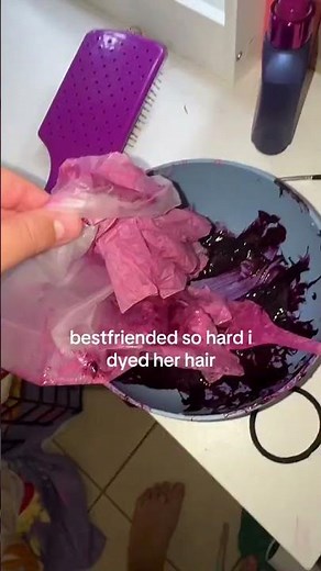 When You’re That Best Friend… So You Just Start Dyeing Her Hair 💀❤️‍🔥 by @secretsuperddd #hairtok