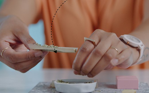 How to roll a joint in 7 easy steps