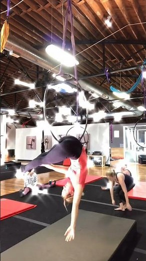 Aerial Hoop Acrobatics: Impressive Hanging Split and Twirling Routine#AerialHoop