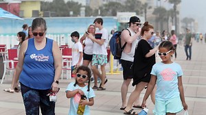 Spring break party? After COVID school changes, families, not students, pack Daytona's beaches