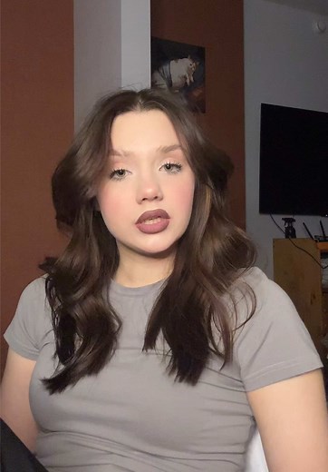 Exploring Hand Movements and Expressions in Indoor Settings