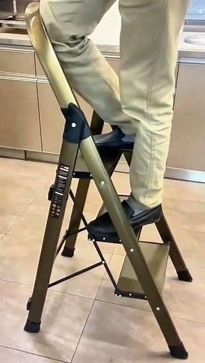 Lightweight, Strong & Foldable – The Perfect Aluminium Ladder!