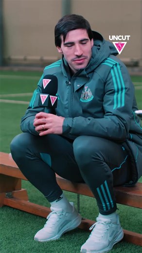 Sandro Tonali builds his ultimate @Newcastle United teammate 💭 #PremierLeague