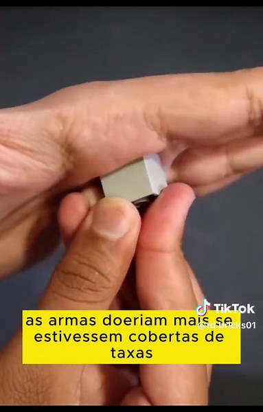 Construindo uma espada e um escudo em tamanho real no Minecraft