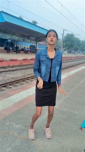 𝐌𝐨𝐝𝐞𝐫𝐧 𝐋𝐚𝐝𝐲 👑 on Instagram: "7 Colour Combinations That Make Girls Look Instantly Attractive 💫 . @modernlady_styles"