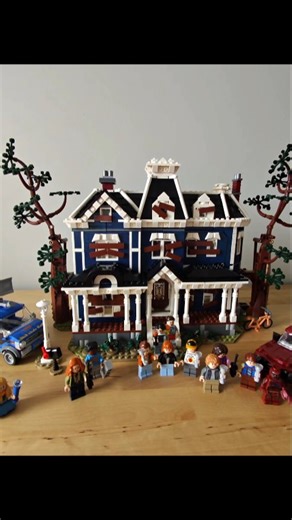 POV: Watch the LEGO Stranger Things Creel House transform! Had to bust out the Meta Ray Bans for this video to showcase how it works. An astonishingly brilliant build that makes the transformation look and feel so seamless. Special thanks to LEGO for sending this set over for review. Full review coming soon on the blog! 11370 Stranger Things: The Creel House 🧩 2,593 pieces 👤 13 minifigures 🗓 1 January 2026 💵 US$299.99 / AU$449.99 / £249.99 / €279.99 / CAD$399.99 🎨 Mike Psiaki #lego #strange