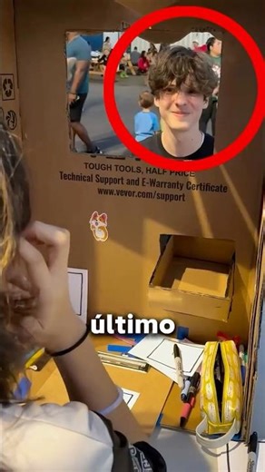 Este artista creó el puesto de dibujos más adorable de todos 🎨