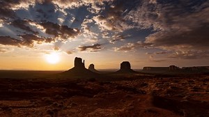 「Monument Valley Sunrise View Wide Time」の動画素材（ロイヤリティフリー）3489476093 | Shutterstock