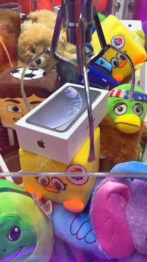 Mastering Claw Machine Strategies: Foolproof Hack Revealed!