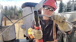 The Smartest Way to Work. M18™ FORCE LOGIC™ 6T Linear Utility Crimper. Video Credit: @bobsdecline Learn More > http://ms.spr.ly/6185XBQtv | Milwaukee Tool