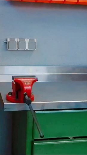 How to bend tubes! 🔧 #metal #working #metalworks #workshop #tube #tubebending #howto #diy #diymetal #howtodo