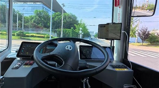 19K views · 214 reactions | This driverless towing vehicle might seem cheap and cheerful at first glance, but it's actually priced like a luxury car and can pull up to six trailers! Click the link to learn more about this remarkable little airport engine that could. | China Xinhua Sci-Tech | Facebook