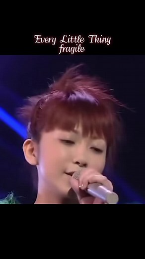 懐かしい曲シリーズ ‼︎ Every Little Thing ‼︎ 17th Single 『fragile』大好きな曲♡ 大好き過ぎて何度も載せますシリーズ♡ 『あいのり』主題歌。あいのり大好きで毎週欠かさず観てたし、出たかったなー。笑 映像は第52回紅白歌合戦の時♡ #EveryLittleThing #fragile #2001年 #22年前 #あいのり