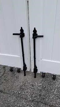 Double Vinyl Gates on Driveway Pt:1