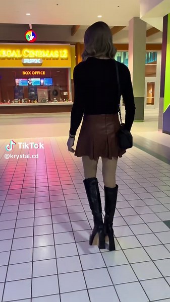Exploring the Mall in Crossdress Style