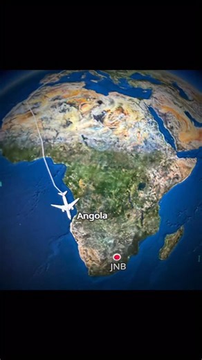 Hans Kristian Jørgensen🇳🇴🇩🇰 on Instagram: "🏍️💨🍕🇿🇦🇱🇸 Over 24 timer på tur med fly, venting, nye mennesker, nye inntrykk. Nå har jeg landet i Johannesburg og sitter her og kjenner på den følelsen som alltid kommer når jeg er på vei ut i noe stort: spenning, takknemlighet og en liten dose «hva i all verden er det jeg driver med» akkurat som det skal være. Snart går siste fly videre, og da er det endelig klart for eventyret jeg har drømt om lenge. Et nytt land. Nye veier. Nye møter. Og se