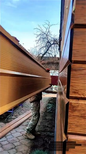 Precision Exterior Cladding Installation – Seamless Interlocking Panel Alignment