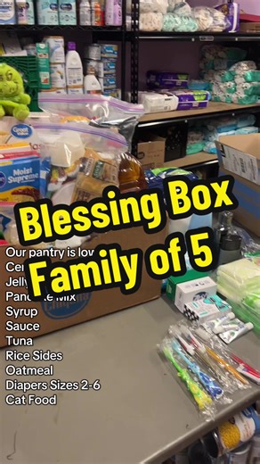 Let’s make a box for a family of 5 #foodpantry #grinch #family #fyp #foryoupage