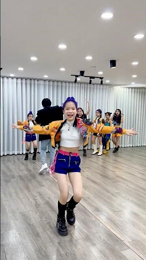 When u're having a test but u see ur bestie... La Mamá de la Mamá SUBSCRIBE PLS #fyp #tiktok #viral