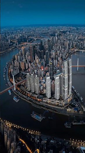 8D సిటీ! ఇక్కడ బిల్డింగ్‌లోంచి రైలు వెళ్తుంది? 😱 World’s Craziest City! 😱