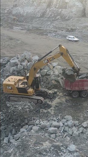 how to does an excavator work? #heavyequipment #excavator #construction #dozer #truck #minie
