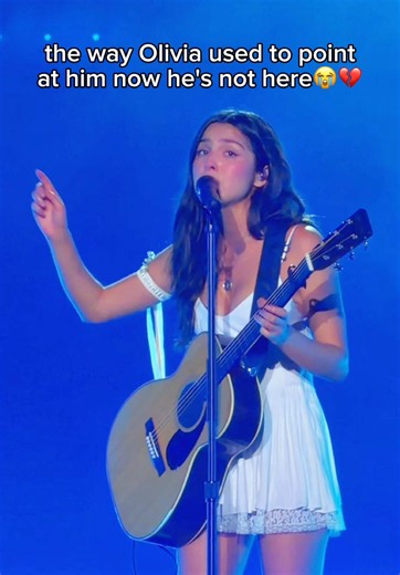 MAGGOTS FOR BRAINS LIVE REALLY HEALED ME😭 #oliviarodrigo #funny #viral #foryou #fyp @Olivia Rodrigo
