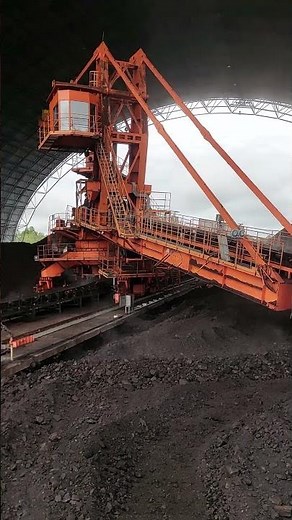 STACKER RECLAIMER IS WORKING