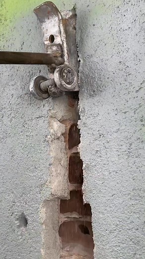 Goodbye chisel: the smart way to open walls ⚙️🧱 Modern builders use this tool — fast, clean, and perfect. #USA #SmartConstruction #PowerToolHack | DIY BUGS