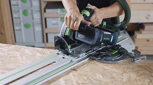 Do you want to work quickly and still achieve precise results? Then you can rely on our guide rail system accessories to help you by creating the perfect interaction between you and your machine. ✅💡 #festooluk #powertools #accessories #festoolsystem | Festool