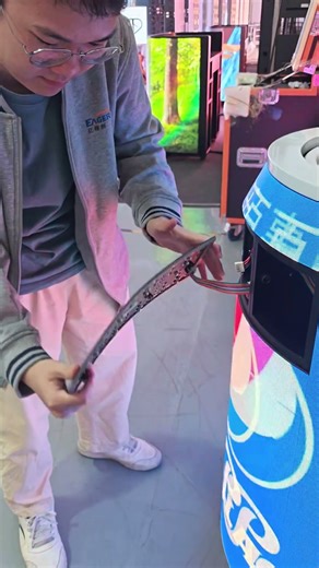 A large soda can made of flexible GOB modules.#eagerled #leddisplay #ledscreen #ledwall