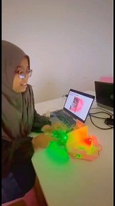 ✨ Projek Automatic Light dengan Arduino! ✨ Dengan gabungan coding Arduino komponen Light Dependent Resistor (LDR), terhasilnya projek Automatic Light 💡 yang mampu menyala dan padam sendiri mengikut keadaan cahaya sekeliling. Inilah bukti bagaimana anak-anak bukan sekadar bermain, tapi belajar coding, wiring, problem solving & inovasi teknologi sejak usia muda. 🚀 🔹 Umur seawal 10 tahun pun dah boleh faham konsep automation & sensor 🔹 Hands-on project = ilmu yang lebih melekat! 🔹 Fun learning