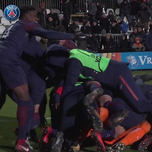 🏆🔝 The Paris U19 side go through to the Youth League round of 16 after dramatic winners over Ajax! (0-0, 4-2 on pens.) La joie de nos Titis après la qualification pour les huitièmes de finale contre l'Ajax ! (0-0, 4 T.A.B. à 2) | PSG - Paris Saint-Germain