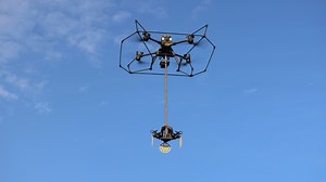 PLP、世界初となる鳥の送電線衝突を低減するバードダイバーター設置用ドローンキットを発表。DJI Matrice 300/350対応