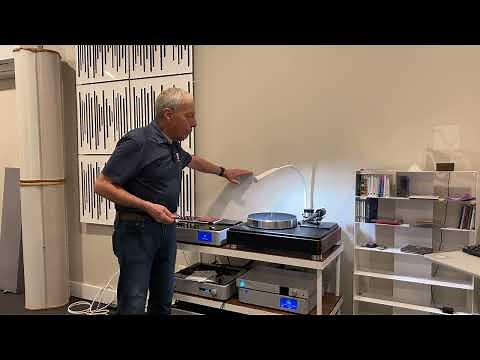 Turntable isolation bases