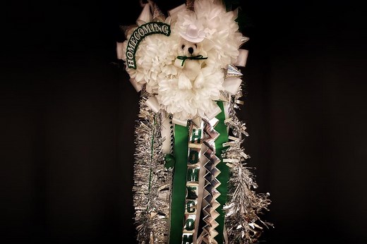 How to Make a Homecoming Mum or Garter That Stands Out | LoveToKnow
