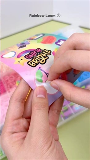 Rate our decorated organizer case! This AutoLoom Creation Case with 9000 bands is on Amazon 🌟